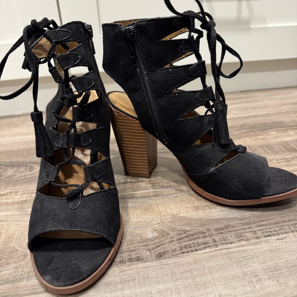 Black Lace-Up Block Heel Sandals